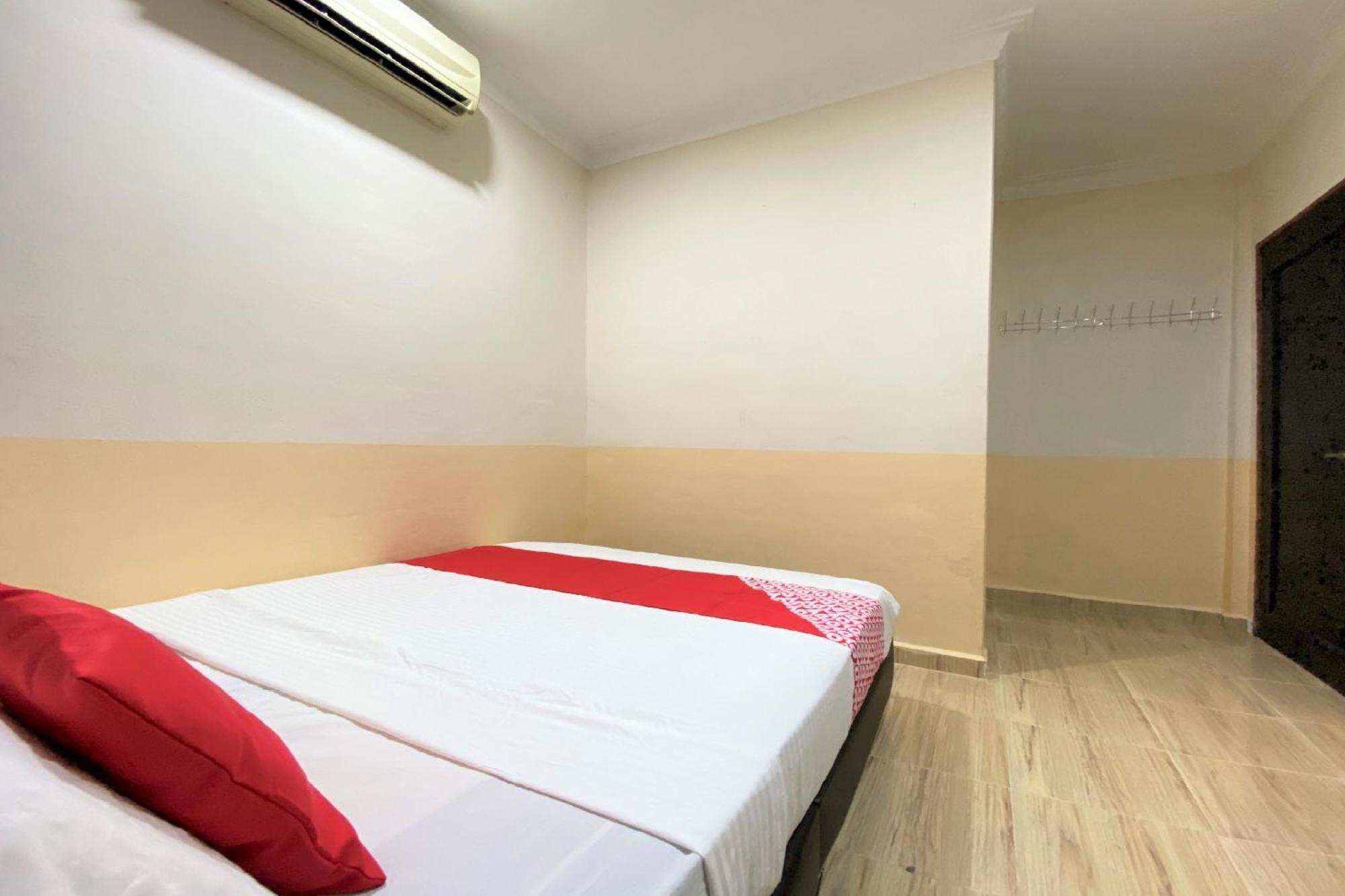 צ'אנגלון Oyo 90205 Bayu Sintok Motel מראה חיצוני תמונה